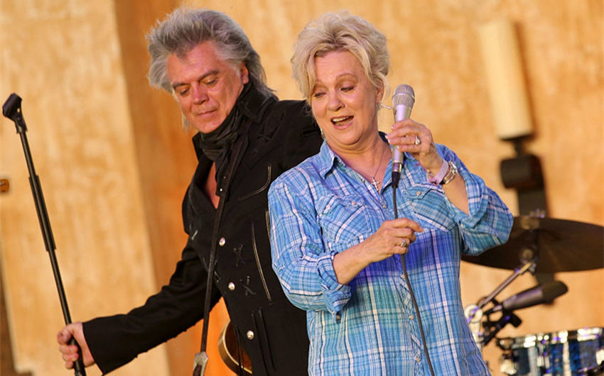 marty stuart wife